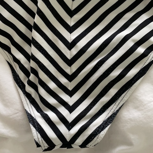 Guess bathing suit - Picture 5 of 8